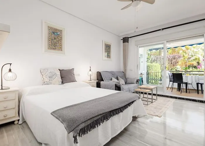 With Private Parking & Walk To Rdr404 アパート *