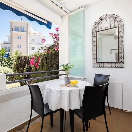 With Private Parking & Walk To Rdr404 *