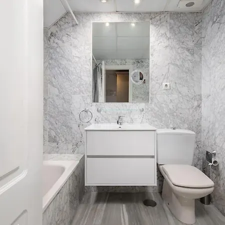 With Private Parking & Walk To Rdr404 Daire Marbella