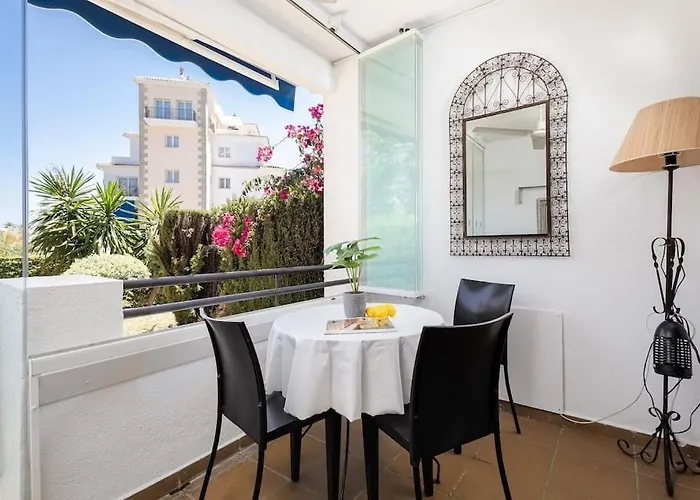With Private Parking & Walk To Rdr404 *