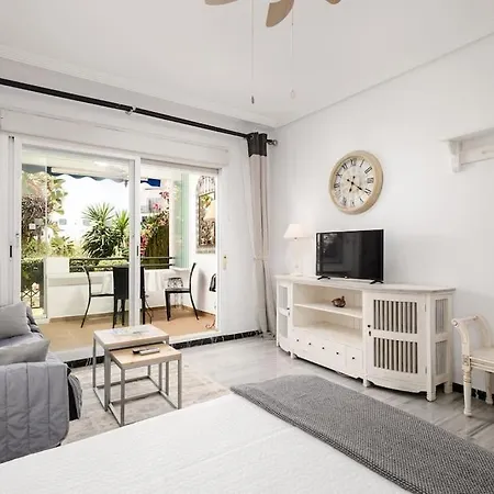 With Private Parking & Walk To Rdr404 * Marbella