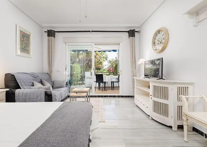 Lejlighed With Private Parking & Walk To Rdr404 Marbella