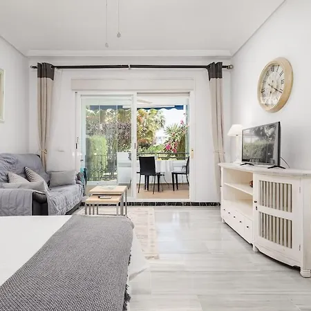 Apartamento With Private Parking & Walk To Rdr404 Marbella
