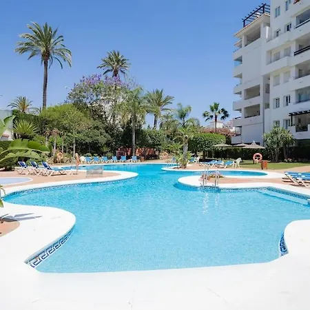 With Private Parking & Walk To Rdr404 Apartamento