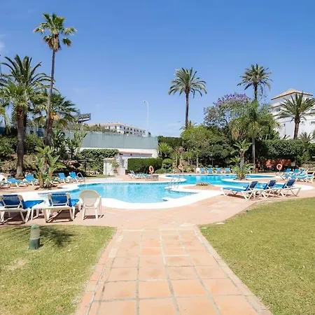 With Private Parking & Walk To Rdr404 Apartamento