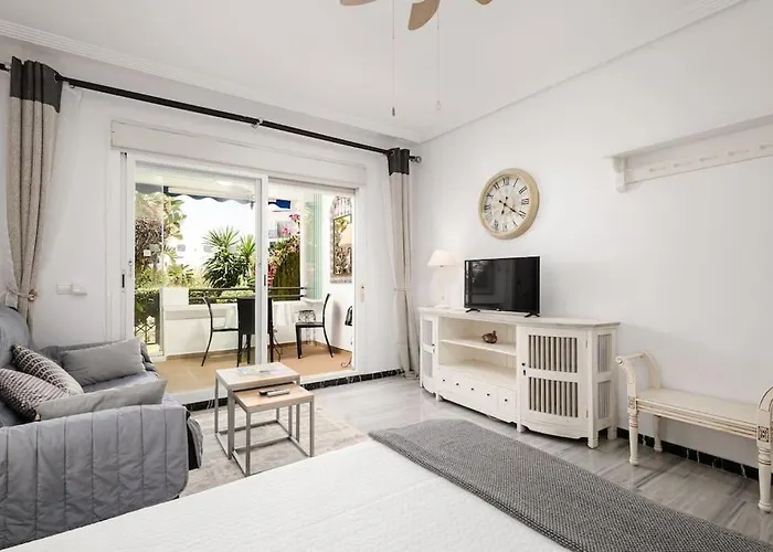 With Private Parking & Walk To Rdr404 * Marbella