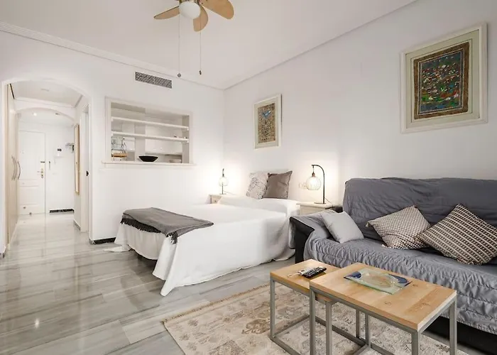 With Private Parking & Walk To Rdr404